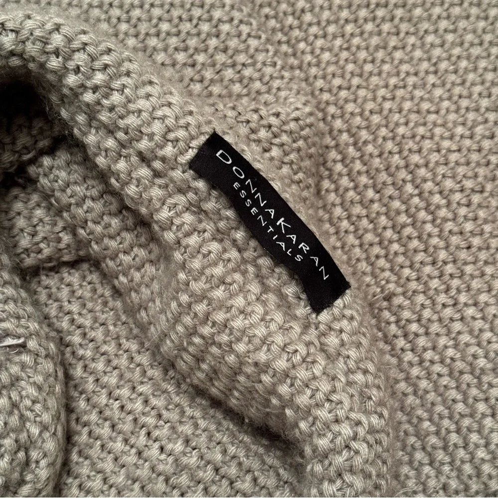 Donna Karan Essentials TWITLIGHT  Knitted Euro Sham 26”x26”